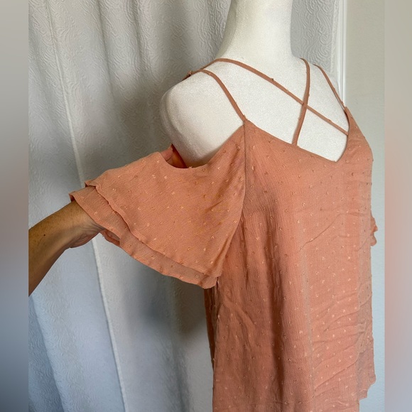 NWOT Doe & Rae Pink Cold Shoulder Spaghetti Strap Top with Textured Dots - Picture 3 of 3